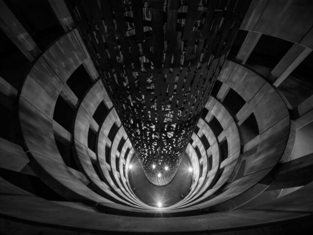 Regret des oiseaux, Sculpture en acier Corten de Philippe Favier Parking de la Mairie, Villeurbanne