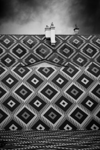 Point de vue ascendant, travail in situ, Daniel Buren Jardin de la Banque de France, Dijon